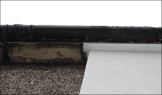 100mm of expanded polystyrene (EPS) insulation was installed externally on the front and back of the end-of-terrace house, giving the refurbished walls a U-value of 0.22 W/m2K. The EPS was finished externally with a fibreglass-reinforced cementitious render from Weber 100mm of expanded polystyrene (EPS) insulation was installed externally on the front and back of the end-of-terrace house, giving the refurbished walls a U-value of 0.22 W/m2K. The EPS was finished externally with a fibreglass-reinforced cementitious render from Weber