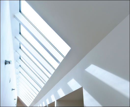Twenty-four glazed panels run along the roof, allowing light into both the corridor and the adjoining living areas Twenty-four glazed panels run along the roof, allowing light into both the corridor and the adjoining living areas