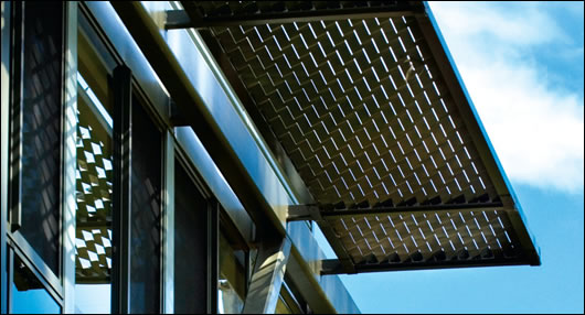The steel trusses of the main structure were erected in two days, and steel and aluminum construction elements are recyclable The steel trusses of the main structure were erected in two days, and steel and aluminum construction elements are recyclable
