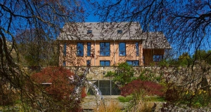 Larch-clad passive house inspired by a venn diagram